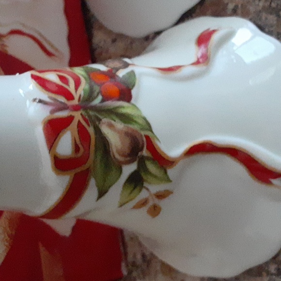 Beautiful vintage Christmas Jubilee candleholder set. - Picture 5 of 6